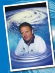 Guilherme Arantes veste a camisa da Hbil